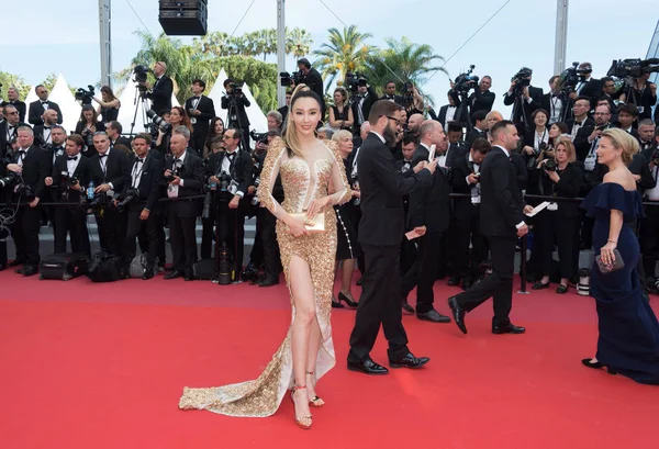 Chinese Actress Aruna Arrives Red Carpet Opening Ceremony 71St Cannes — Stock Photo, Image