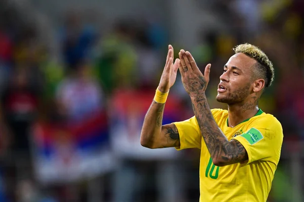 Neymar Brasil Saúda Fãs Depois Que Sua Equipe Derrotou Sérvia — Fotografia de Stock