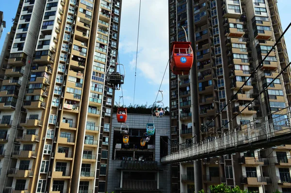 Turistas Pegam Teleféricos Teleférico Que Passa Por Centro Entretenimento Construído — Fotografia de Stock