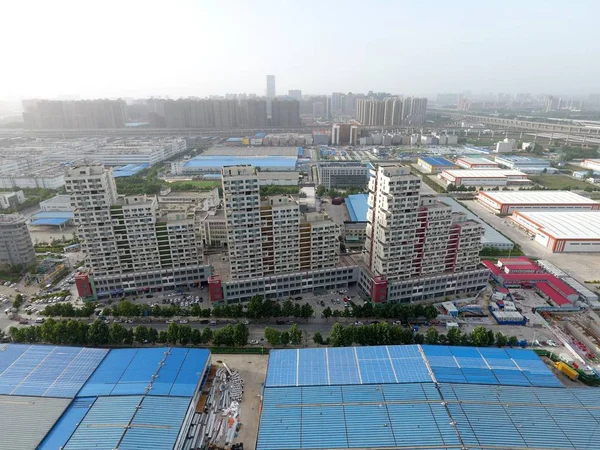 2018 日中国中部の河南省鄭州市で住宅の化合物に類似しているテトリスの航空写真ブロックします — ストック写真