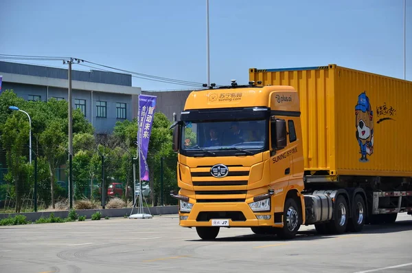 Självkörande Tung Lastbil Suning Logistik Avbildas Testet Start För Världens — Stockfoto