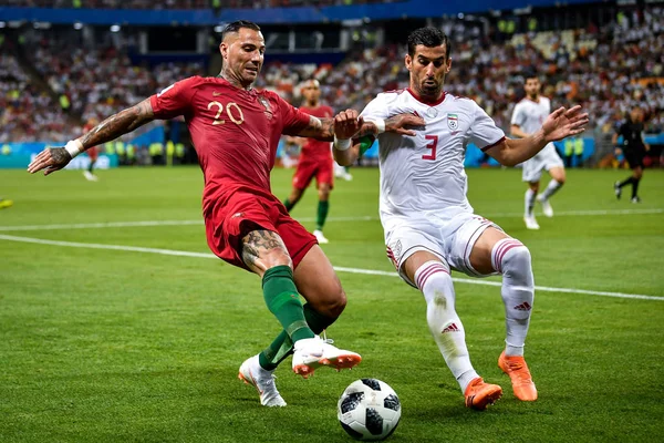 Ricardo Quaresma Portugal Esquerda Desafia Ehsan Hajsafi Irã Seu Jogo — Fotografia de Stock