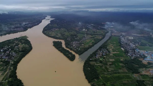 Vista Aérea Del Río Rongjiang Dividida Dos Partes Condado Rong —  Fotos de Stock
