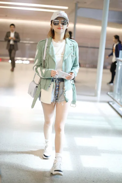 Kínai Színésznő Jing Tian Képen Shanghai Hongqiao Nemzetközi Repülőtértől Shanghai — Stock Fotó