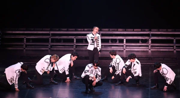 Taiwan Medlemmar Sydkoreanska Pojke Gruppen Exo Utföra Elyxion Konserten Taipei — Stockfoto