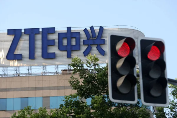 Rode Lampjes Worden Afgebeeld Voor Zte Corporation Center Shanghai Bij — Stockfoto