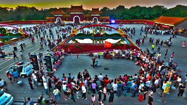 Ludzie Odwiedzają Zhaoling Tomb Parku Beiling Shenyang Miasta Północno Wschodniej — Zdjęcie stockowe
