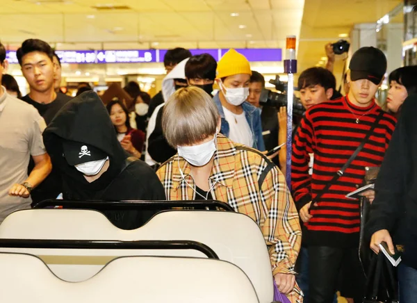 Taiwan Out Miembros Del Grupo Chicos Surcoreanos Bts Llegan Aeropuerto — Foto de Stock