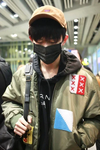 Jackson Yee Yangqianxi Chinese Boy Group Tfboys Pictured Arrives Beijing — Stock Photo, Image