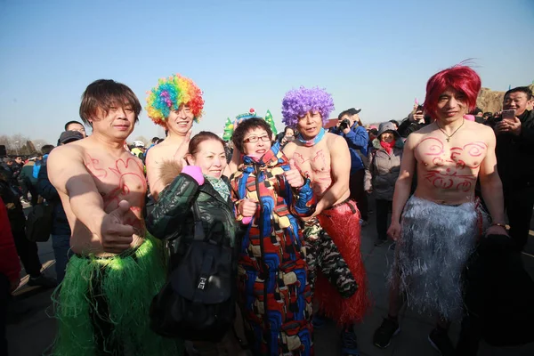 参加者は参加 パンツを実行または 裸豚イベントで北京 オリンピック森林公園で 2018 — ストック写真