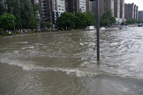 Droga Jest Zalane Spowodowane Przez Ciężką Ulewa Chengdu Miasta Południowo — Zdjęcie stockowe