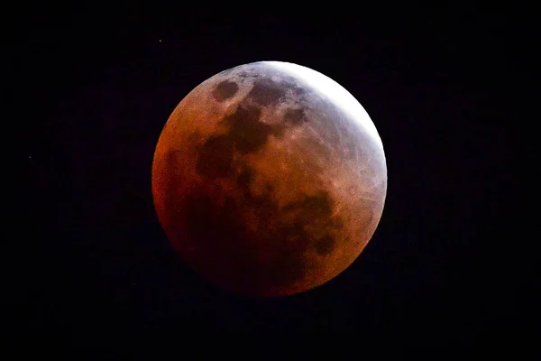 Vista Sangue Supermoon Que Passa Sombra Terra Durante Eclipse Lunar — Fotografia de Stock