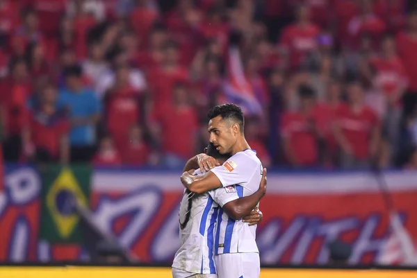 이스라엘 Eran Zahavi 오른쪽 그리고 브라질의 Renatinho의 광저우 2018 Csl — 스톡 사진