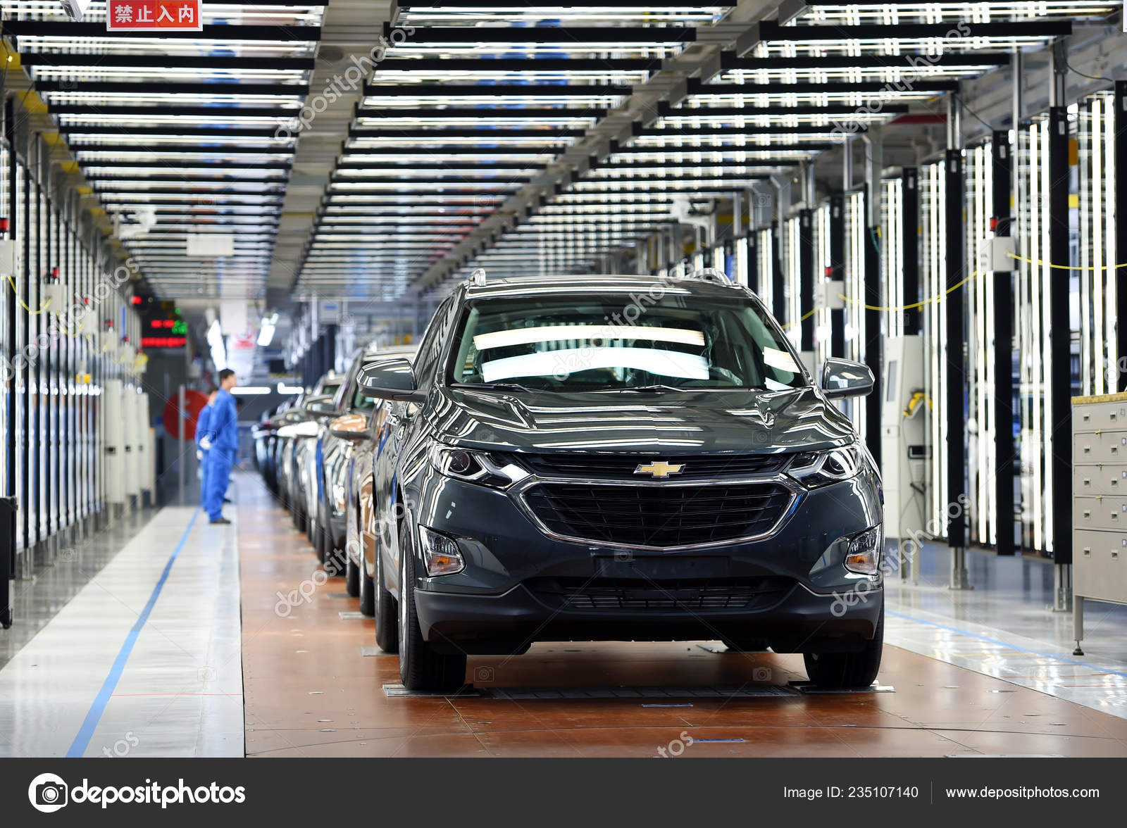 Carros Chevrolet Estão Sendo Montados Linha Montagem Uma Fábrica Automóveis  — Fotografia de Stock Editorial © ChinaImages #235174130