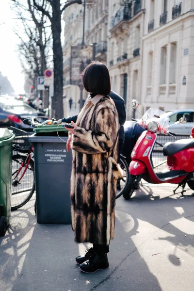 Paseos Peatonales Moda Por Calle Durante Semana Moda París Otoño — Foto de Stock