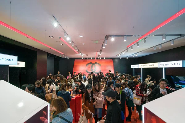 Mensen Bezoeken Coco Game Center Van Chanel Shanghai China April — Stockfoto