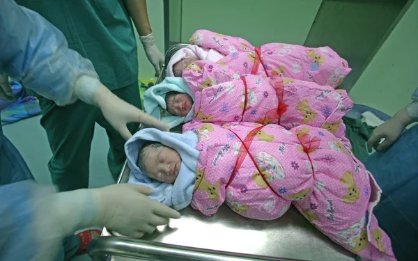 New Born Triplets Pictured Hospital Sanmenxia City Central China Henan — Stock Photo, Image