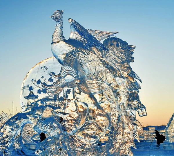 Uma Escultura Gelo Cristalino Está Exibição Cidade Harbin Nordeste Província — Fotografia de Stock