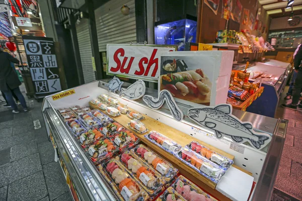 Vista Una Tienda Mariscos Frescos Mercado Kuromon Ichiba Osaka Japón —  Fotos de Stock