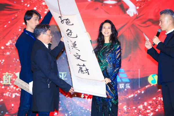 Hong Kong Sanger Skuespillerinde Karen Mok Anden Højre Deltager Pressekonferencen - Stock-foto