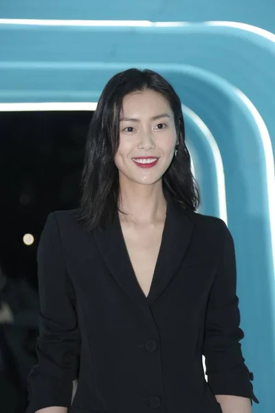 Supermodelo Chinesa Liu Wen Participa Show Moschino Durante Queda Milan — Fotografia de Stock