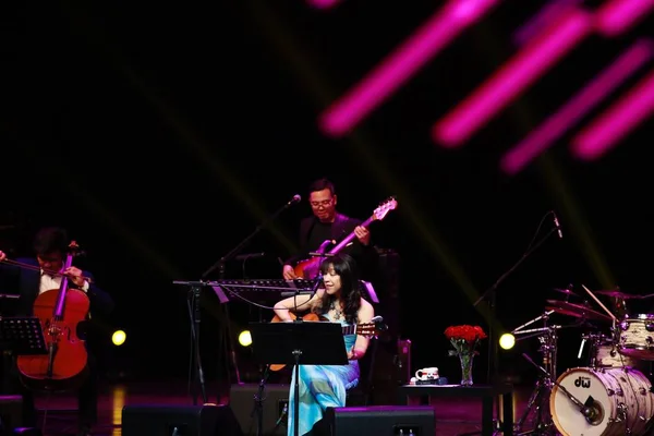 Cantante Japonesa Brasileña Bossa Nova Lisa Ono Presenta Durante Concierto — Foto de Stock