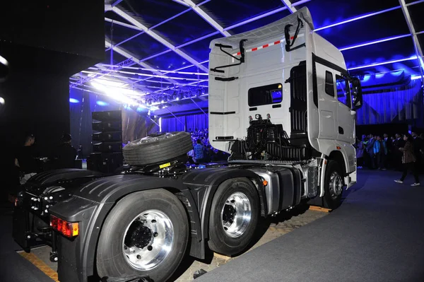 Ciężarówka Jiefang Najnowszej Serii Jest Wyświetlaczu Podczas Ceremonii Line Zakładzie — Zdjęcie stockowe