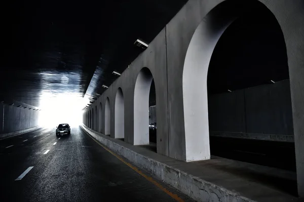 Carros Dirigem Uma Estrada Submarina Quilômetros Ligando Centro Wanzhou Estação — Fotografia de Stock