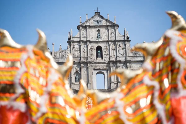 Gli Animatori Esibiscono Nella Danza Del Drago Del Leone Celebrare — Foto Stock