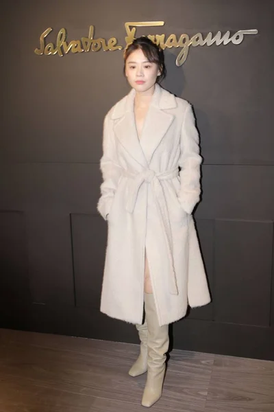 Chińska Aktorka Sandra Sichun Przybywa Pokaz Mody Salvatore Ferragamo Podczas — Zdjęcie stockowe