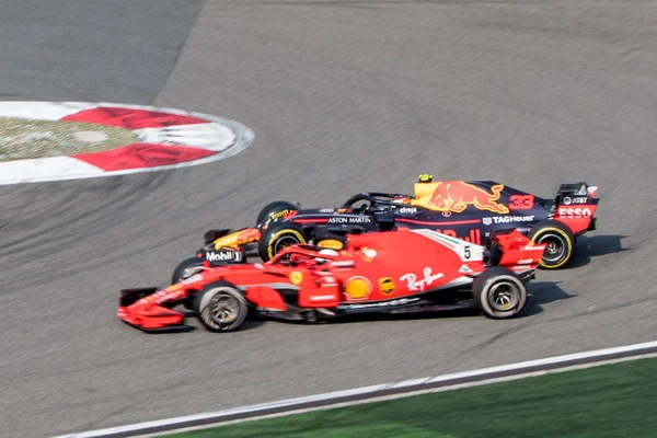 Alemán Sebastian Vettel Ferrari Holandés Max Verstappen Red Bull Racing — Foto de Stock