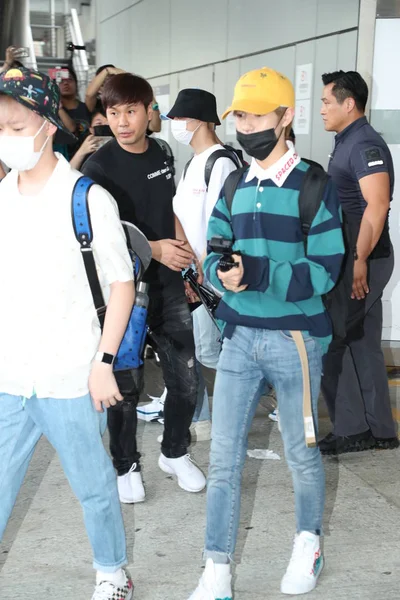 韩国男孩团体 Nct Dream 的成员于2017年8月5日在中国香港登陆后抵达香港国际机场 — 图库照片