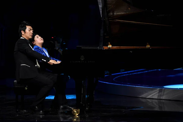 Pianista Chino Lang Lang Izquierda Actúa Durante Cosmo Lady Show — Foto de Stock