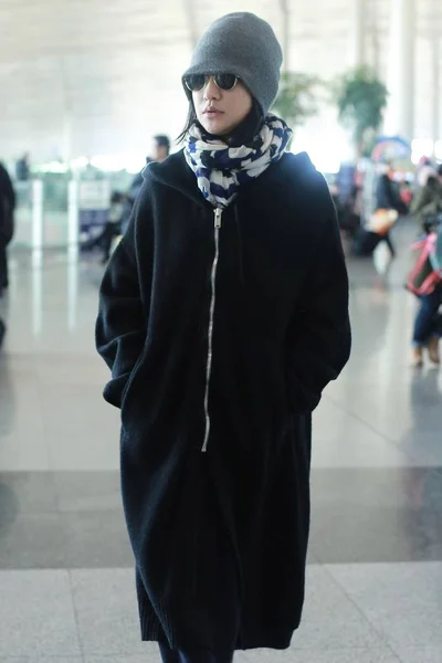Κινέζα Ηθοποιός Zhou Xun Απεικονίζεται Στο Διεθνές Αεροδρόμιο Του Πεκίνου — Φωτογραφία Αρχείου