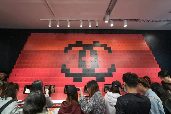 Menschen Besuchen Das Coco Game Center Von Chanel Shanghai China — Stockfoto