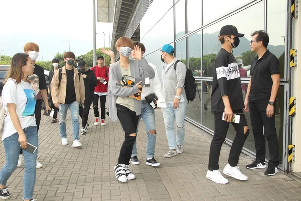 Members South Korean Boy Group Wanna One Arrive Hong Kong — Stock Photo, Image