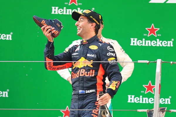Daniel Ricciardo Pilote Australien Red Bull Racing Boit Champagne Sur — Photo
