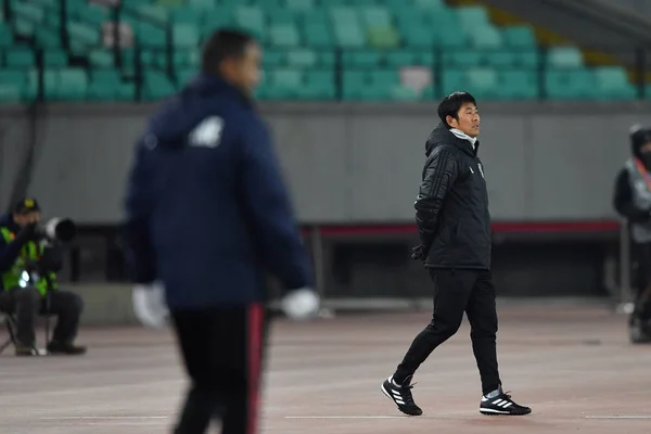 Pelatih Kepala Hajime Moriyasu Dari Jepang Melihat Pemainnya Menyelesaikan Pertandingan — Stok Foto