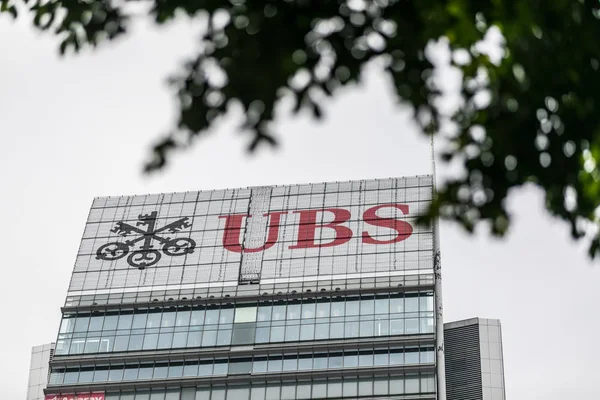 Логотип Швейцарского Банка Ubs Group Изображен Крыше Офисного Здания Шанхае — стоковое фото