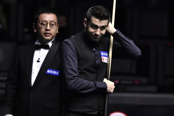 Mark Selby England Considers Shot Ben Woollaston England Second Match — стокове фото