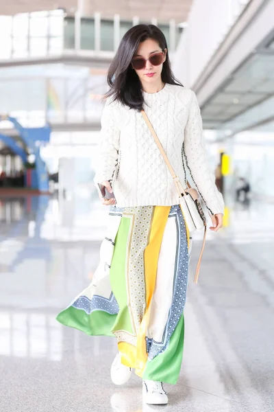 中国女優の李冰冰は 2018 日中国北京市に北京首都国際空港で描かれています — ストック写真