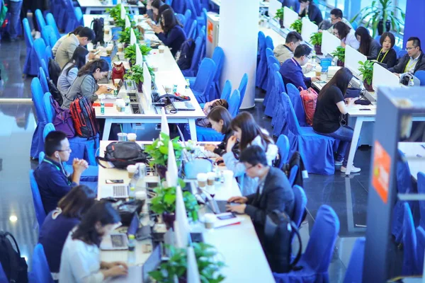 Jornalistas Trabalham Centro Mídia Fórum Boao Para Ásia Conferência Anual — Fotografia de Stock
