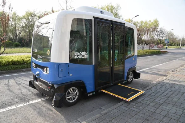 Kinas Första Förarlösa Minibuss Baserad Intelligent Connected Vehicle Icv Teknik — Stockfoto