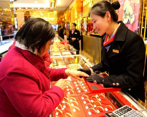 Clientes Chinos Compran Adornos Oro Una Joyería Condado Hai Ciudad — Foto de Stock