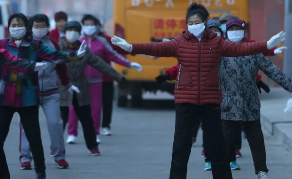 Local Elderly Women Wearing Face Masks Air Pollution Morning Exercises — Stock Photo, Image
