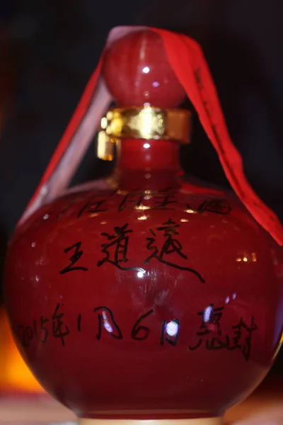 View Bottle Kweichow Moutai Liquor Made Wine Master Wang Daoyuan — стоковое фото