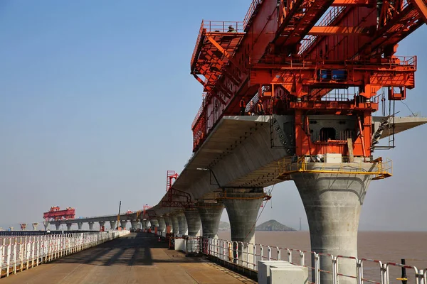 玉山橋 2018 日中国東部の浙江省舟山市岱山県 寧波と舟山の都市をリンクする支線の建設サイトのビュー — ストック写真