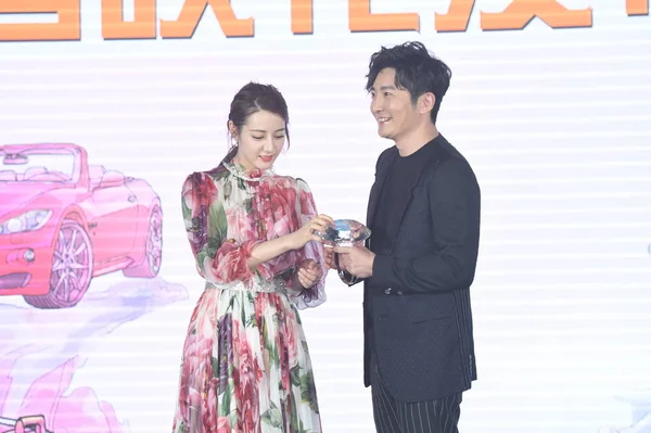 Atriz Chinesa Dilraba Dilmurat Ator Chinês Guo Jingfei Participam Evento — Fotografia de Stock