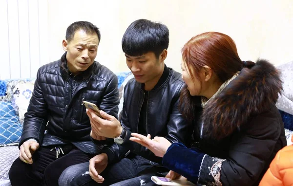 Éves Kínai Férfi Chen Guosen Hogy Elrabolták Amikor Négy Éves — Stock Fotó