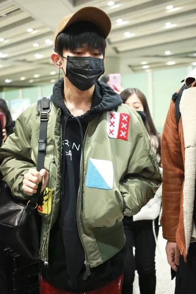 Jackson Yee Yangqianxi Groupe Garçons Chinois Tfboys Est Photographié Son — Photo